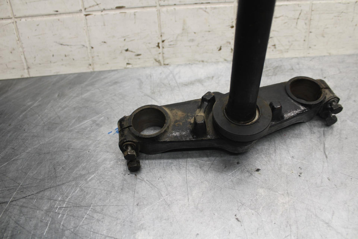 1981 Suzuki GS850G FRONT FORKS CLAMP LOWER TRIPLE TREE STEM BB37