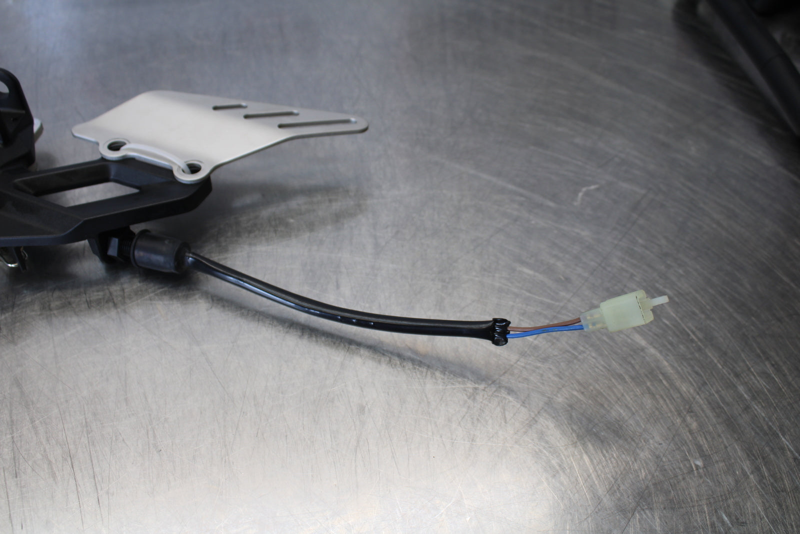 23-24 KAWASAKI NINJA ZX14R RIGHT REARSET REAR SET DRIVER FOOT PEG STOP BB169