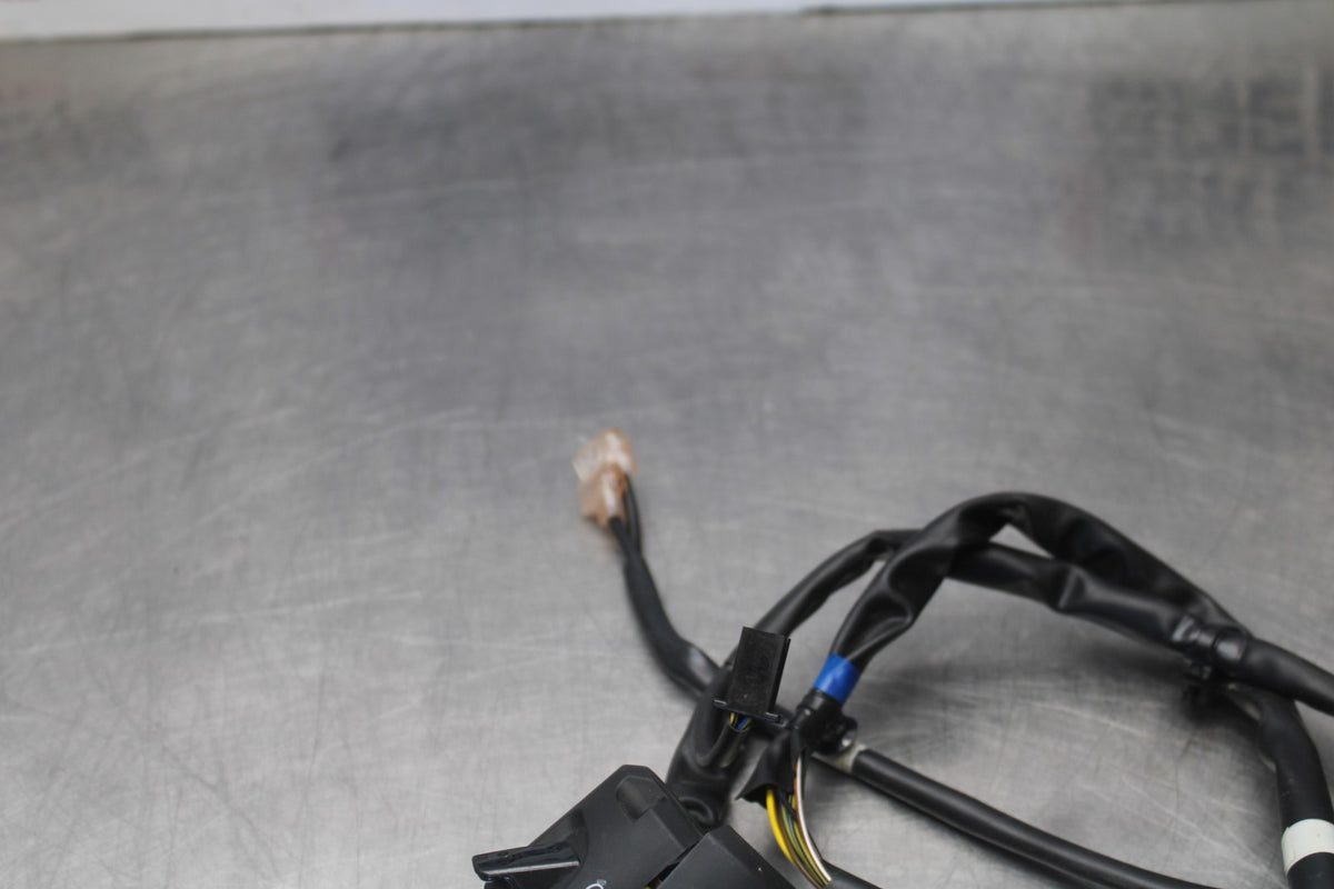23 YAMAHA YZF R3 LEFT CLIP ON HANDLE HORN SIGNALS SWITCH SWITCHES bb806