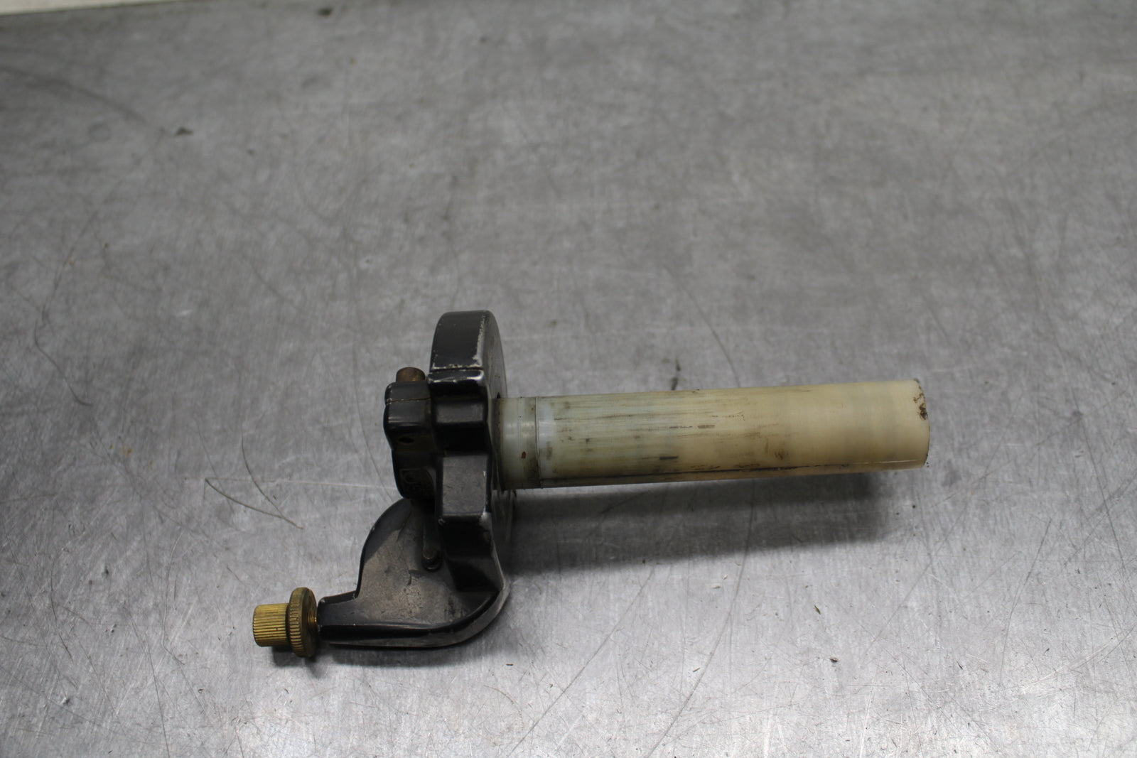 85-86 SUZUKI QUADRACER 250 THROTTLE CABLE LINE HOUSING GUIDE BB126