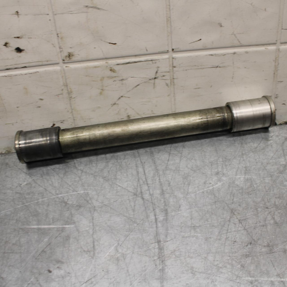 07-08 KAWASAKI CONCOURS 1400 ABS FRONT WHEEL RIM AXLE PIVOT BOLT BB449