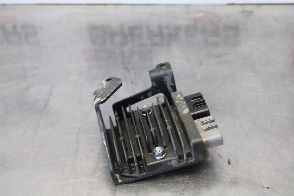20 TRIUMPH STREET TRIPLE 765 RECTIFIER VOLTAGE REGULATOR BB864