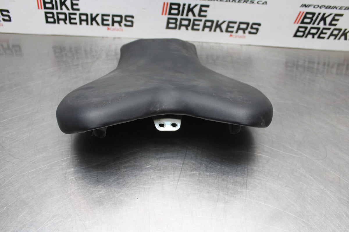 22-25 YAMAHA YZF R7 FRONT DRIVERS SEAT PAD SADDLE PILLION BB850