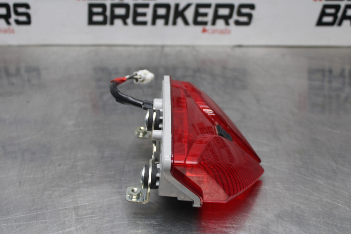 11-25 SUZUKI GSXR 600  REAR TAIL TAILLIGHT BACK BRAKE LIGHT BB830