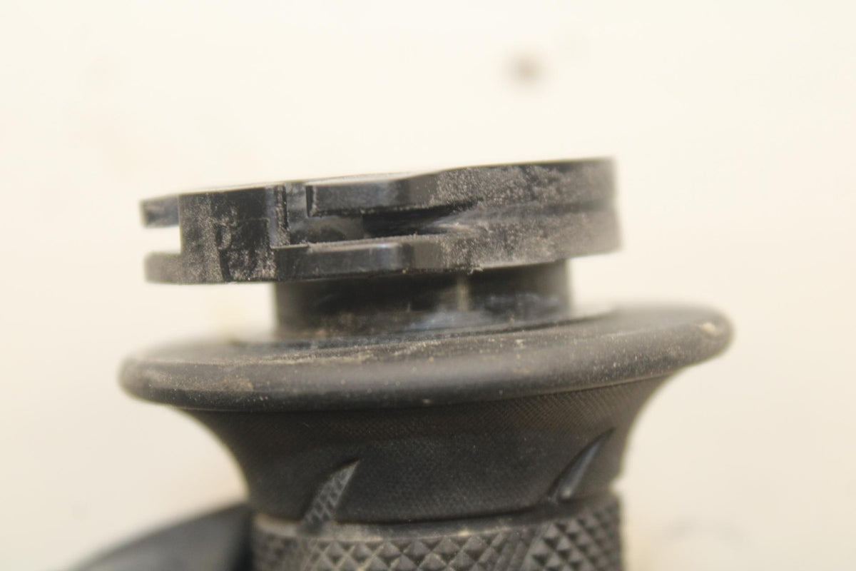2011 Suzuki GSXR600 RIGHT THROTTLE GRIP BB605