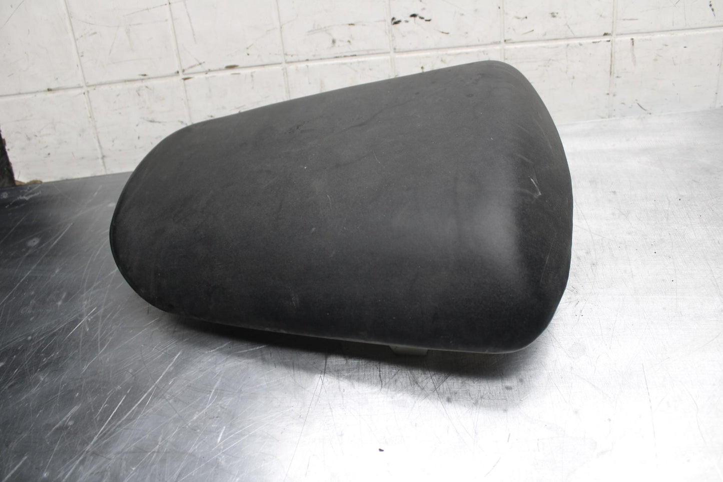 00-02 KAWASAKI NINJA ZX6R ZX600J REAR  PASSENGER TANDEM SEAT PAD SADDLE BB489