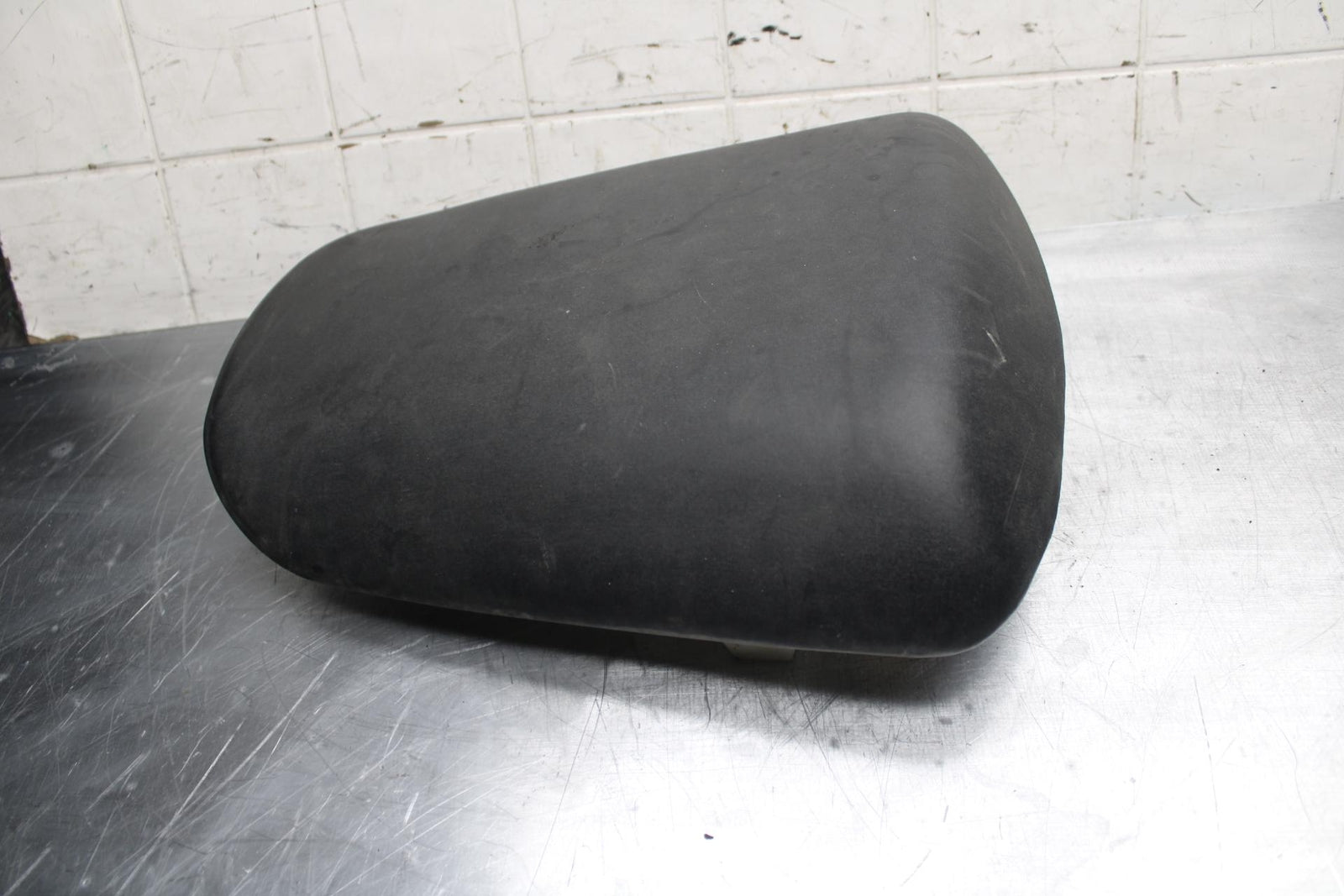 00-02 KAWASAKI NINJA ZX6R ZX600J REAR  PASSENGER TANDEM SEAT PAD SADDLE BB489