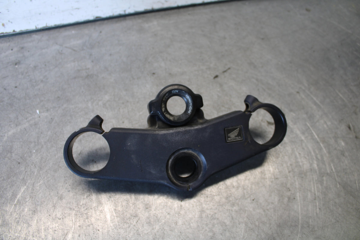 03-04 HONDA CBR600RR FORKS UPPER TRIPLE TREE CLAMP 53300-MEE-000 BB661