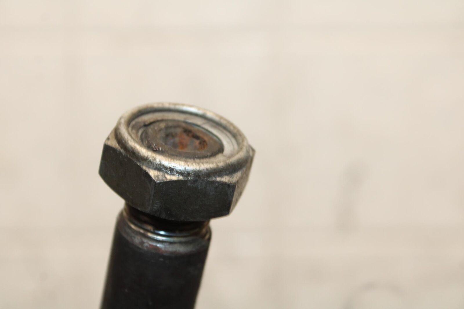 2006 Honda CBR600F4i REAR AXLE BACK WHEEL RIM PIVOT BOLT AXEL BB567