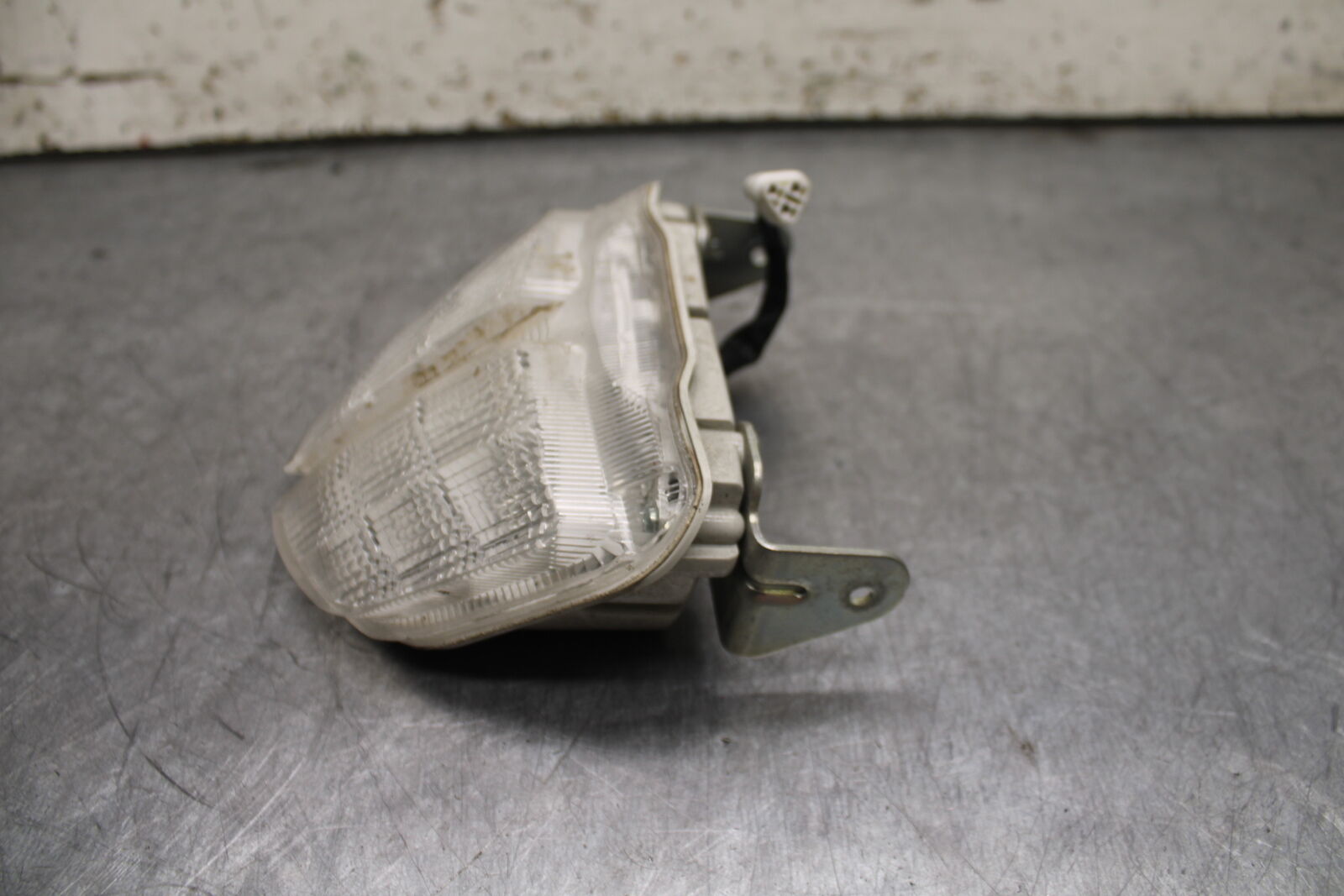 06-07 SUZUKI GSXR750 REAR TAIL TAILLIGHT BACK BRAKE LIGHT BB110