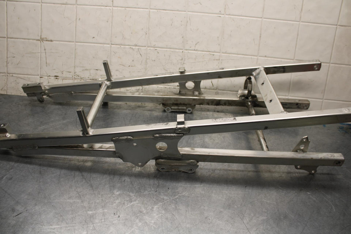 2000 Honda CBR600F4 REAR BACK TAIL SUBFRAME SUB FRAME BB552