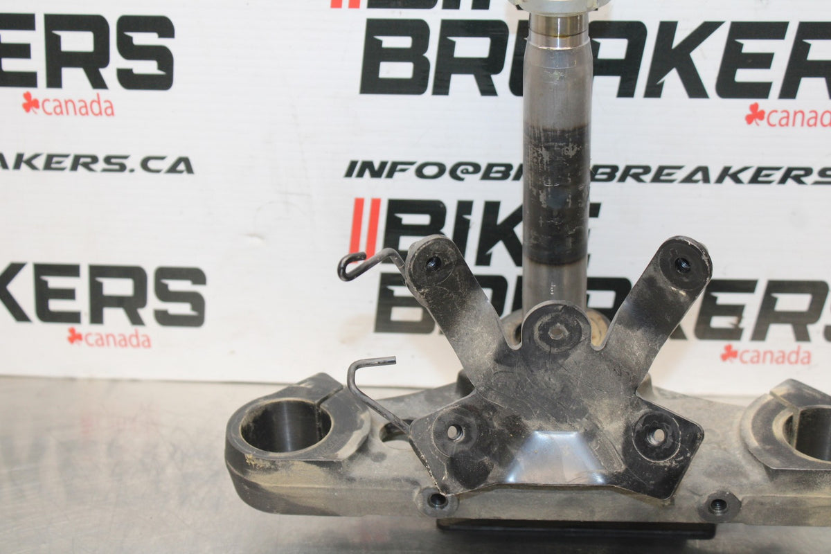 15 SUZUKI BOULEVARD C50 FRONT FORKS CLAMP LOWER TRIPLE TREE STEM BB775