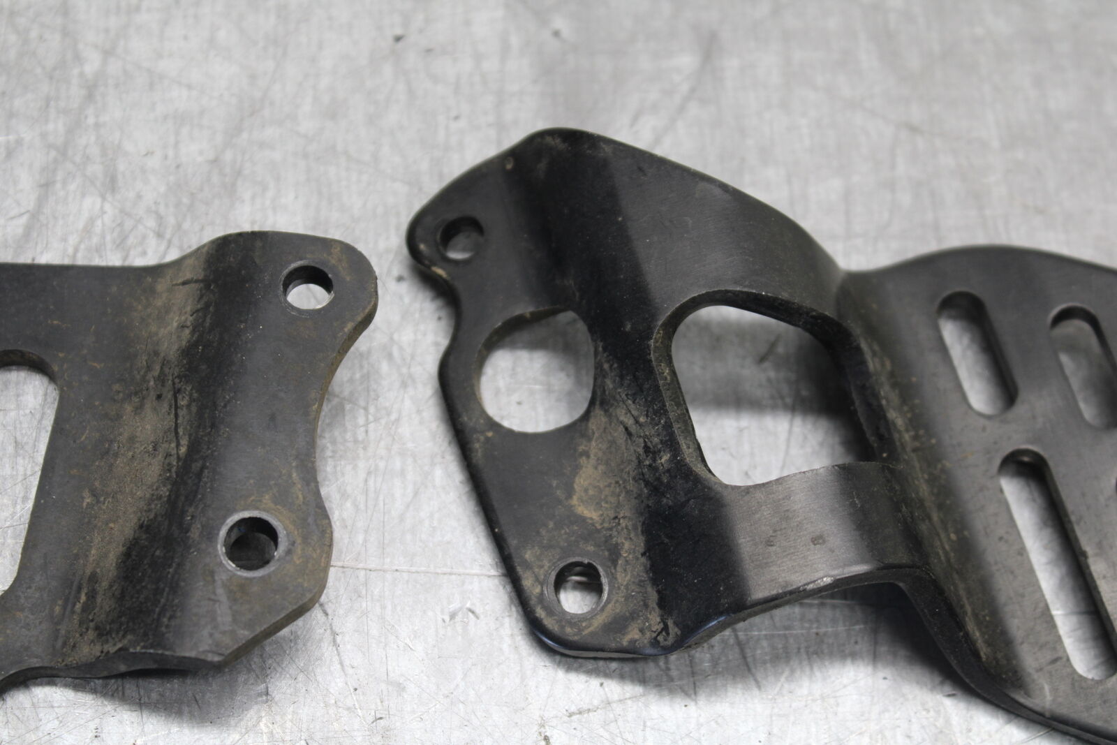 08-16 YAMAHA YZF R6 RIGHT & LEFT REARSET REAR SET HEEL GUARD COVER BB436
