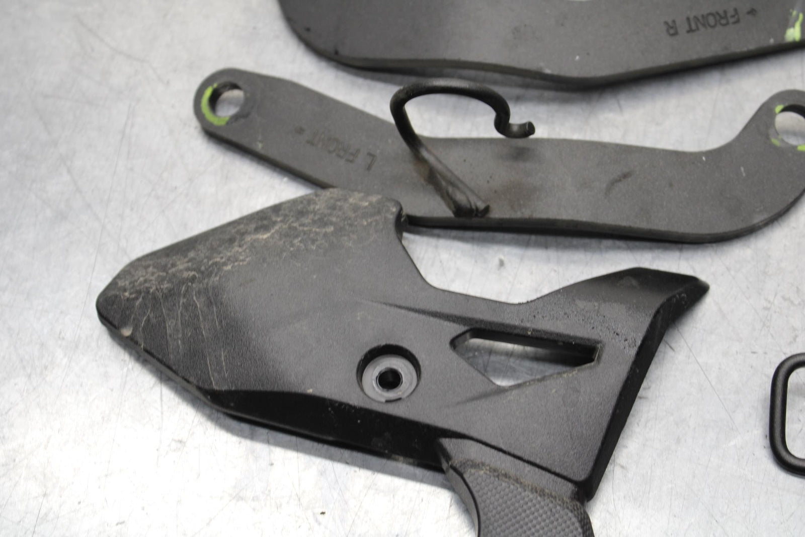 20 KAWASAKI Z400 ER400 ABS ENGINE MOUNT MOTOR BRACKET BB586