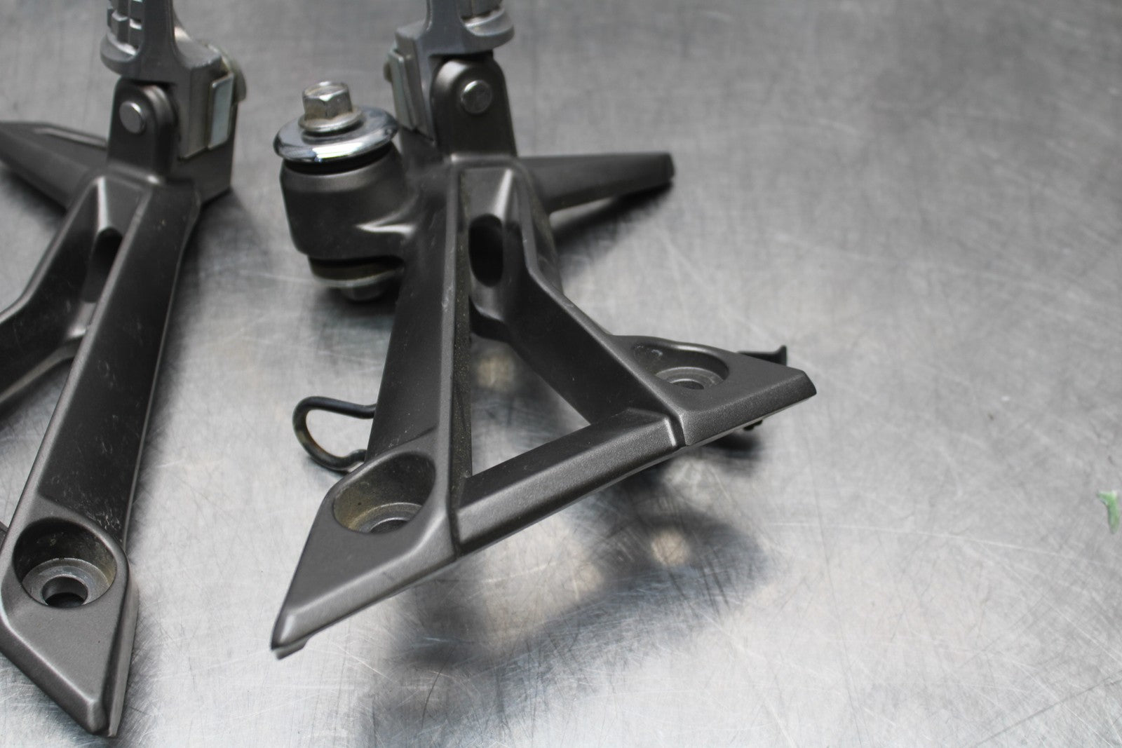 13-17 KAWASAKI NINJA 300 EX300 ABS REAR BACK PASSENGER PEG SET PAIR BB187