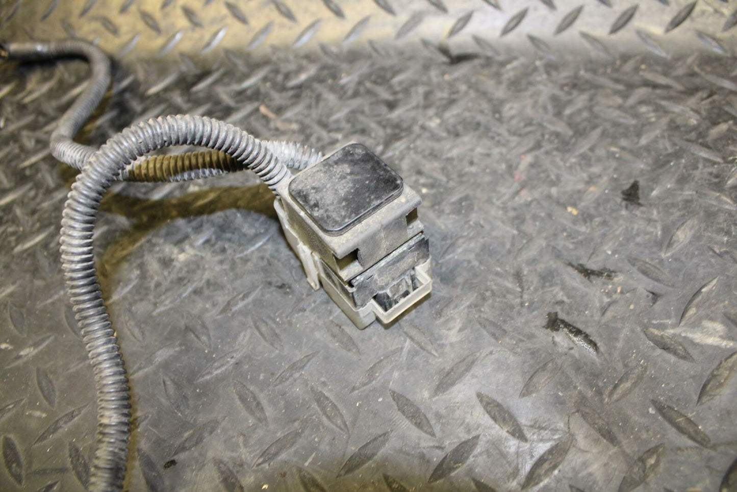 05-06 SUZUKI KATANA 750 GSX750F ENGINE STARTER RELAY STARTING MOTOR SWITCH bb166