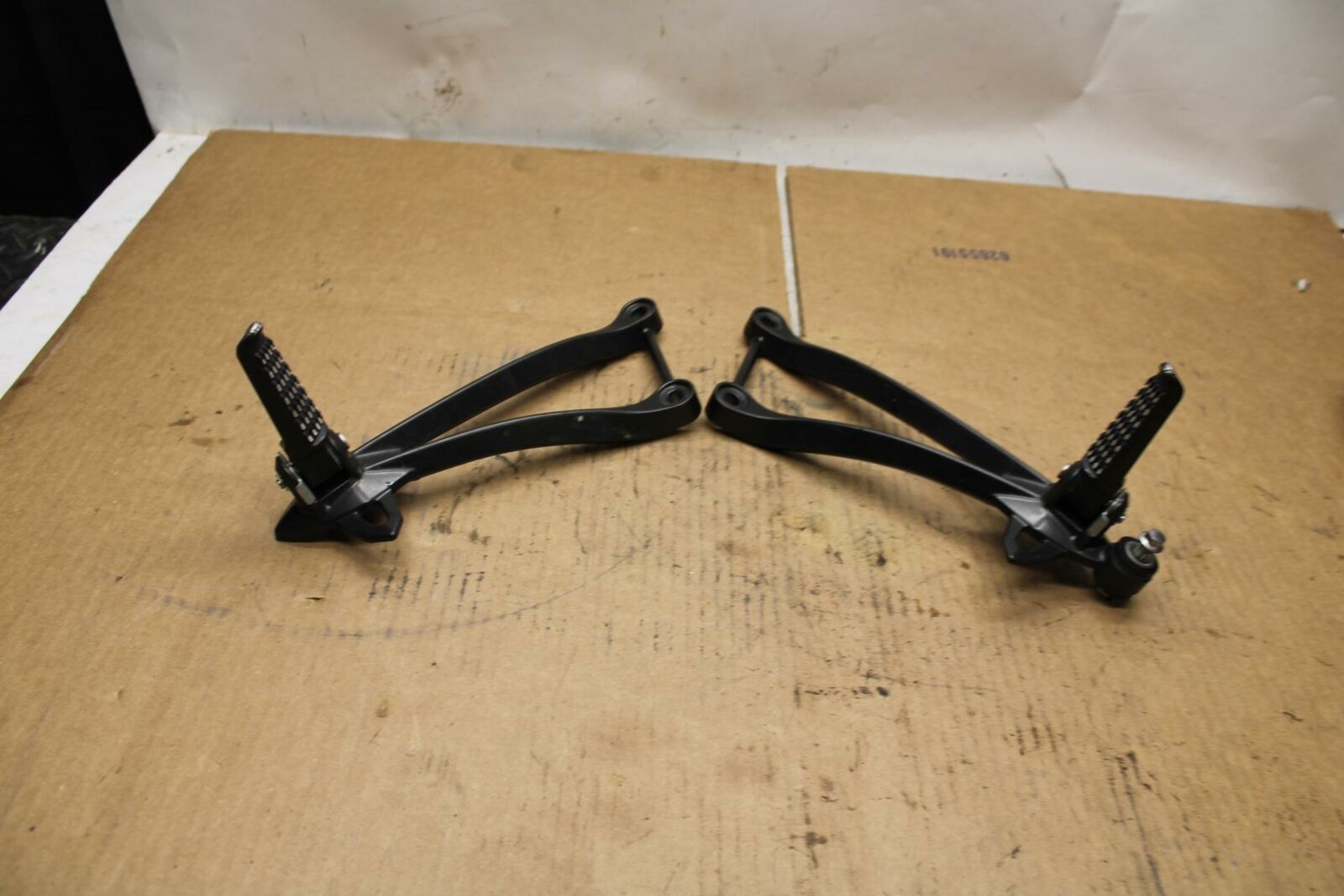 09-12 KAWASAKI NINJA ZX6R REAR BACK PASSENGER PEG SET PAIR BB383