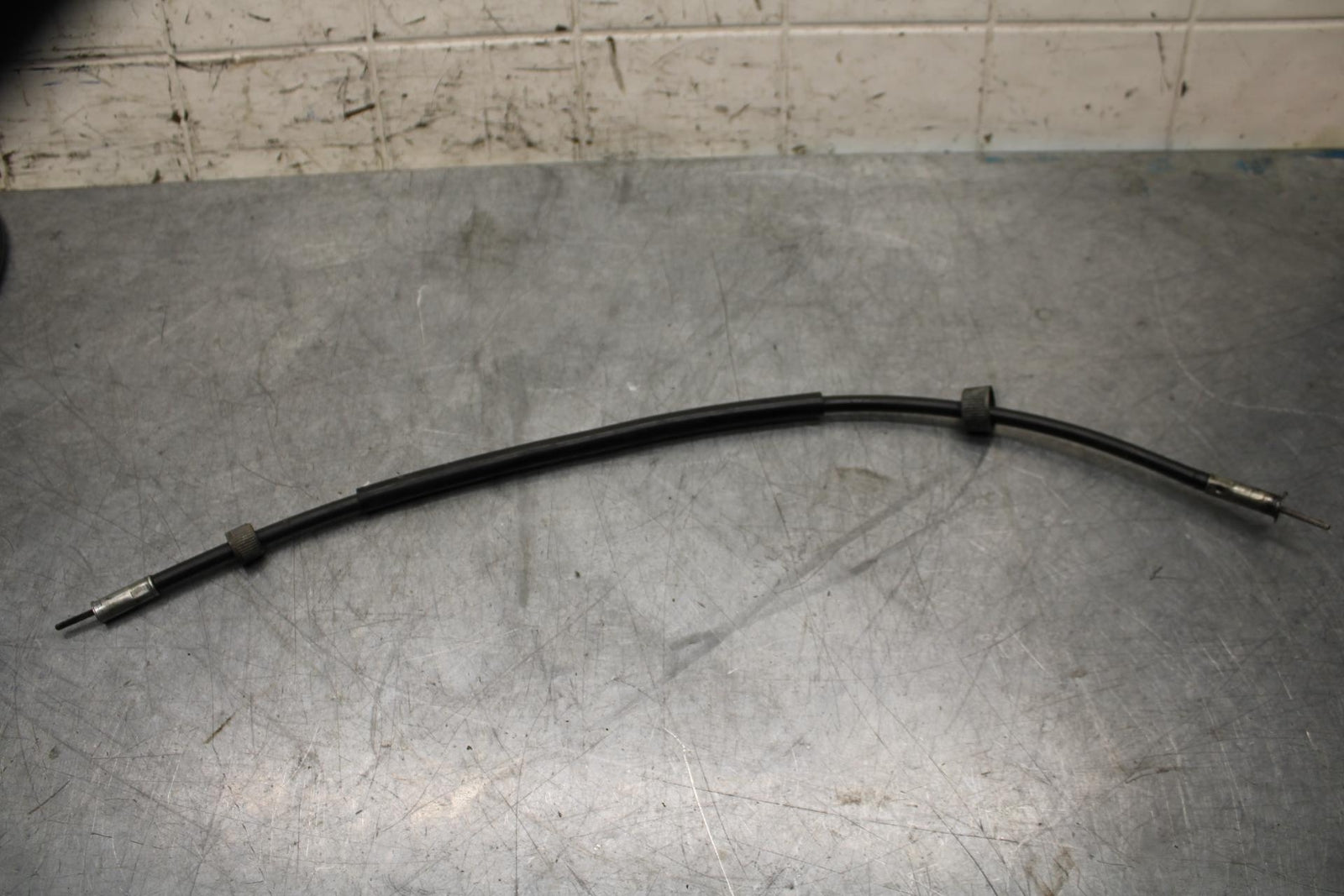 1977 Yamaha XS750 SPEEDOMETER AND TACHOMETER CABLE SPEEDO LINE   bb554