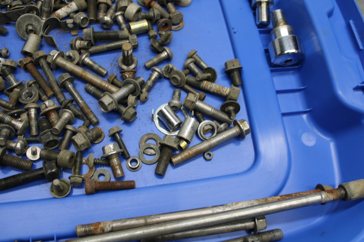 02-03 YAMAHA V STAR 1100 MOUNTING BOLTS HARDWARE MOTOR SCREWS BB124