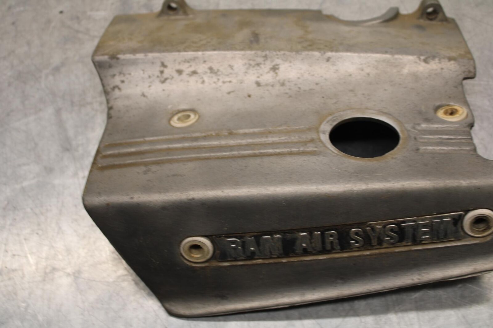 75 SUZUKI GT 550 RIGHT RAM AIR INTAKE DUCT TUBE BB67