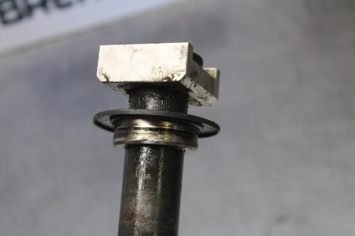 05 YAMAHA YZF R6 REAR AXLE BACK WHEEL RIM PIVOT BOLT AXEL BB894