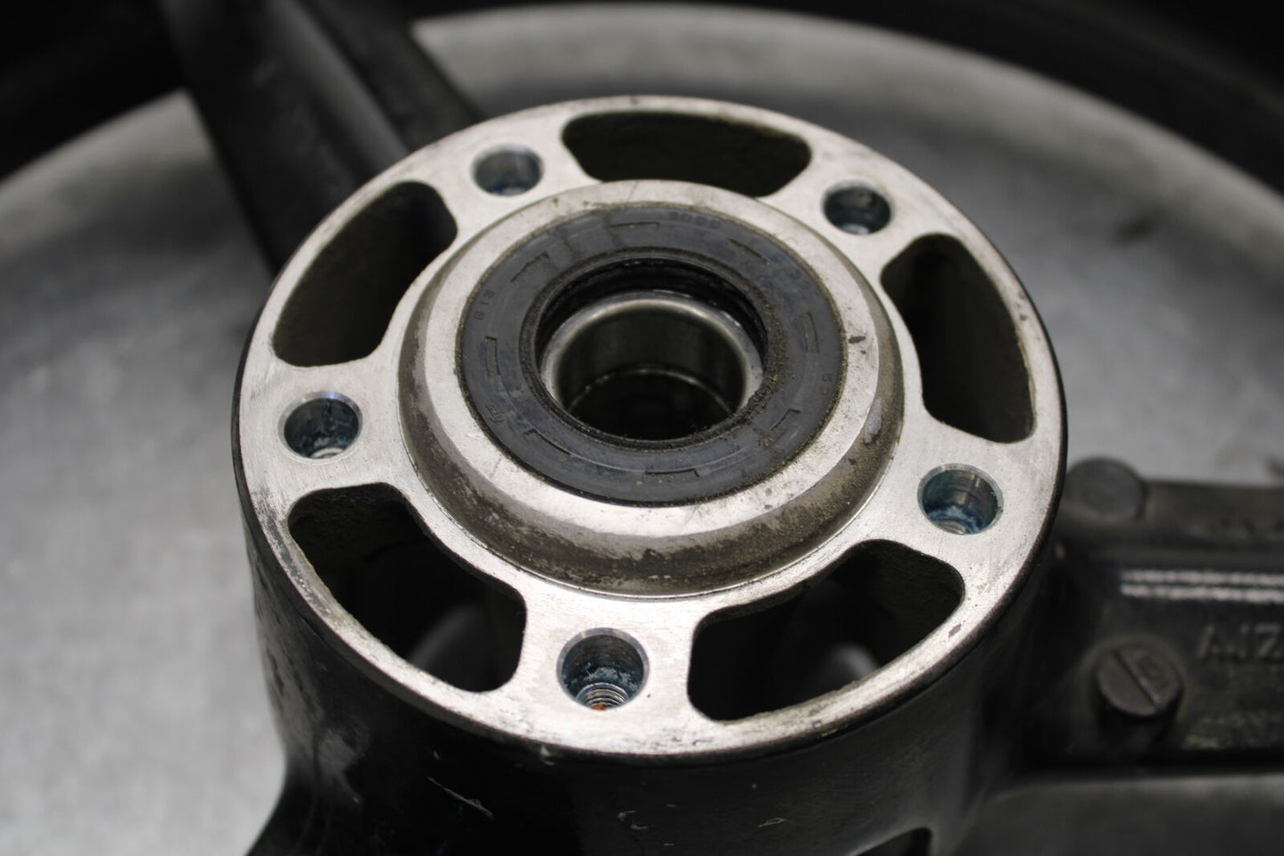 04-05 SUZUKI GSXR600 FRONT WHEEL RIM BB658