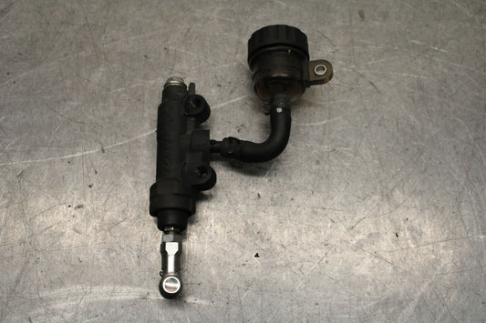 16 KAWASAKI NINJA ZX10R REAR BRAKE MASTER CYLINDER W RESERVOIR 43015-0640 BB650