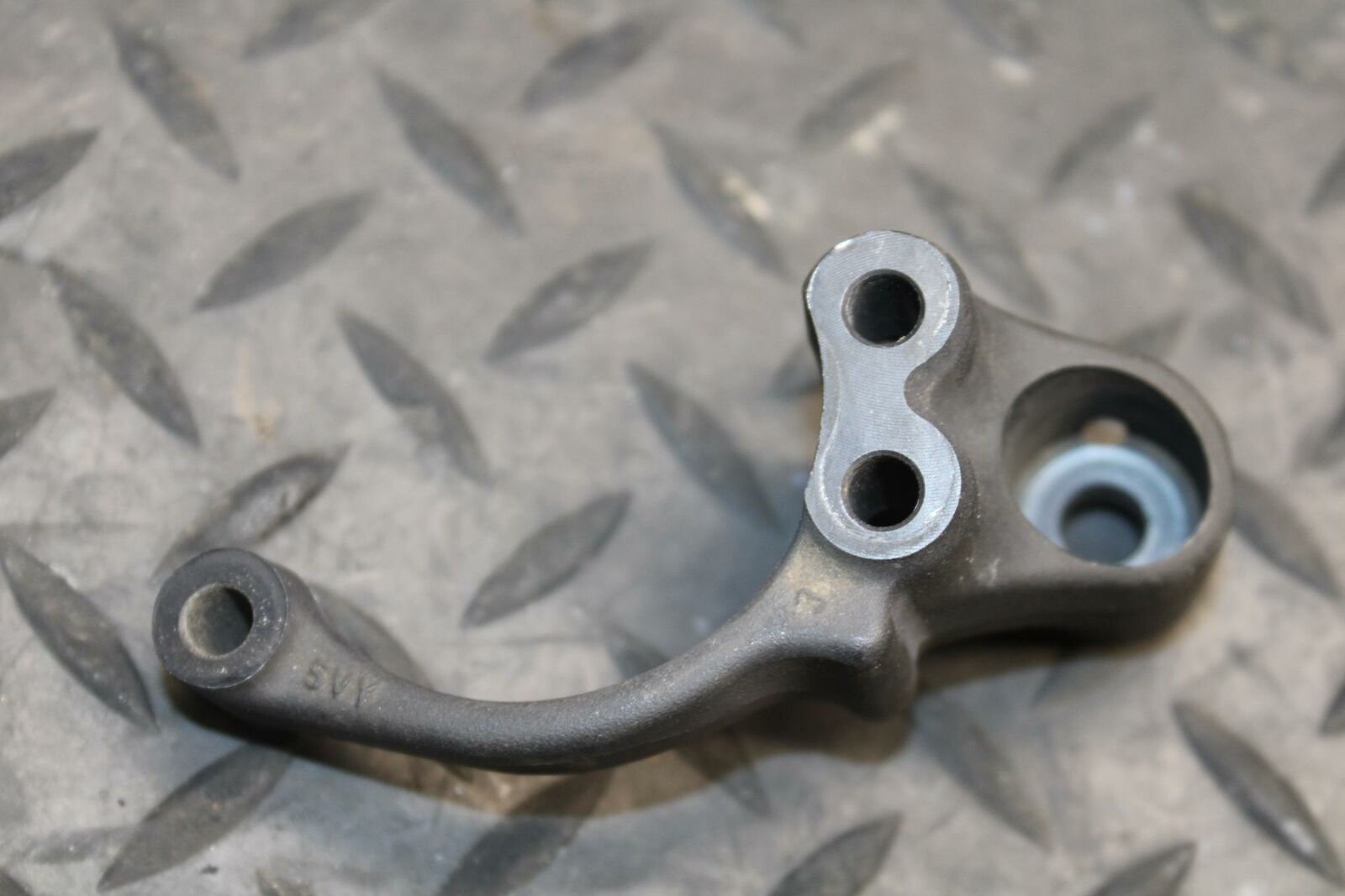 04-05 YAMAHA YZF R1 STEERING DAMPER STABILIZER MOUNT BRACKET SUPPORT BB225