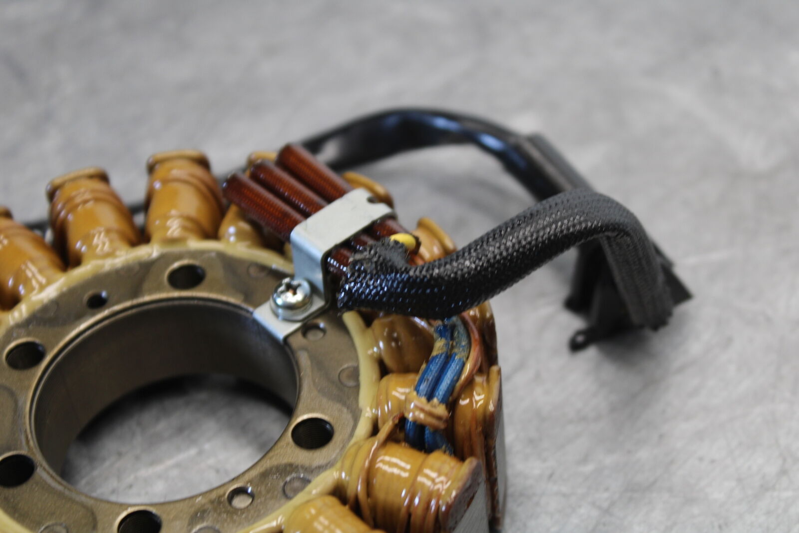 05-06 HONDA CBR600RR STATOR GENERATOR ALTERNATOR MAGNETO 31120-MEE-003 BB655