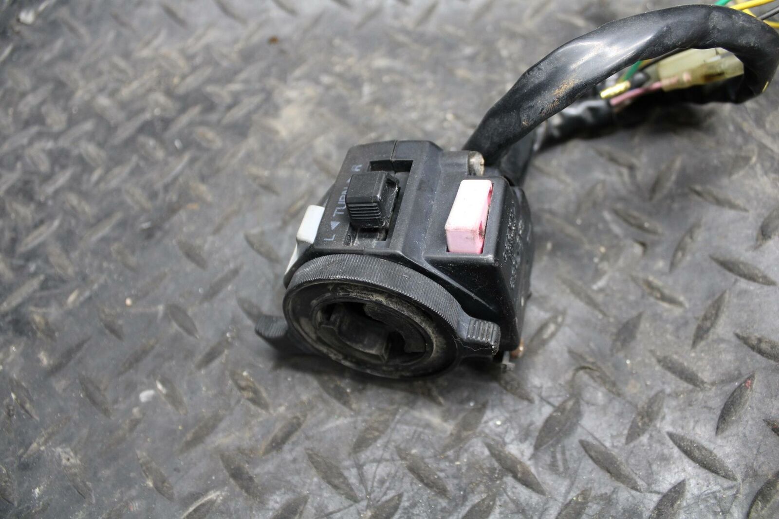 84-85 YAMAHA VIRAGO 1000 LEFT CLIP ON HANDLE HORN SIGNALS CLUTCH SWITCHES BB173