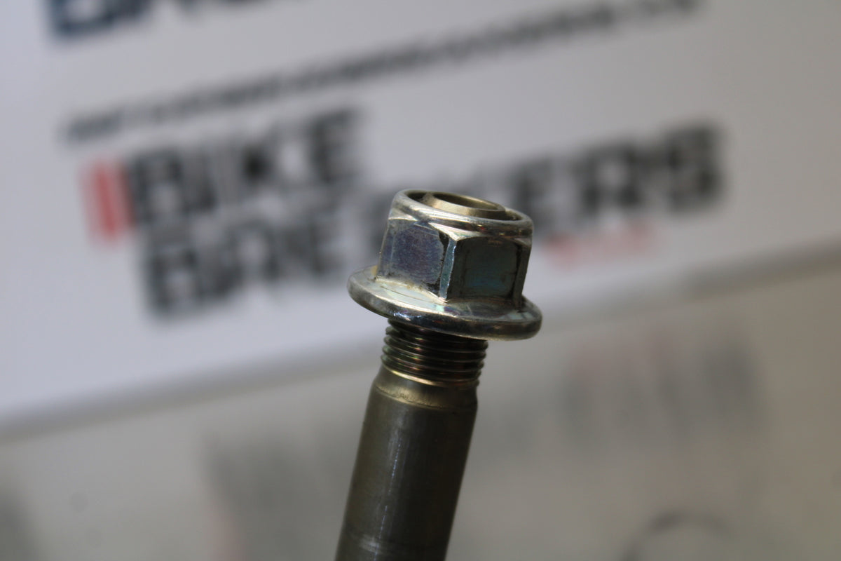 23 YAMAHA YZF R3 REAR AXLE BACK WHEEL RIM PIVOT BOLT AXEL BB147