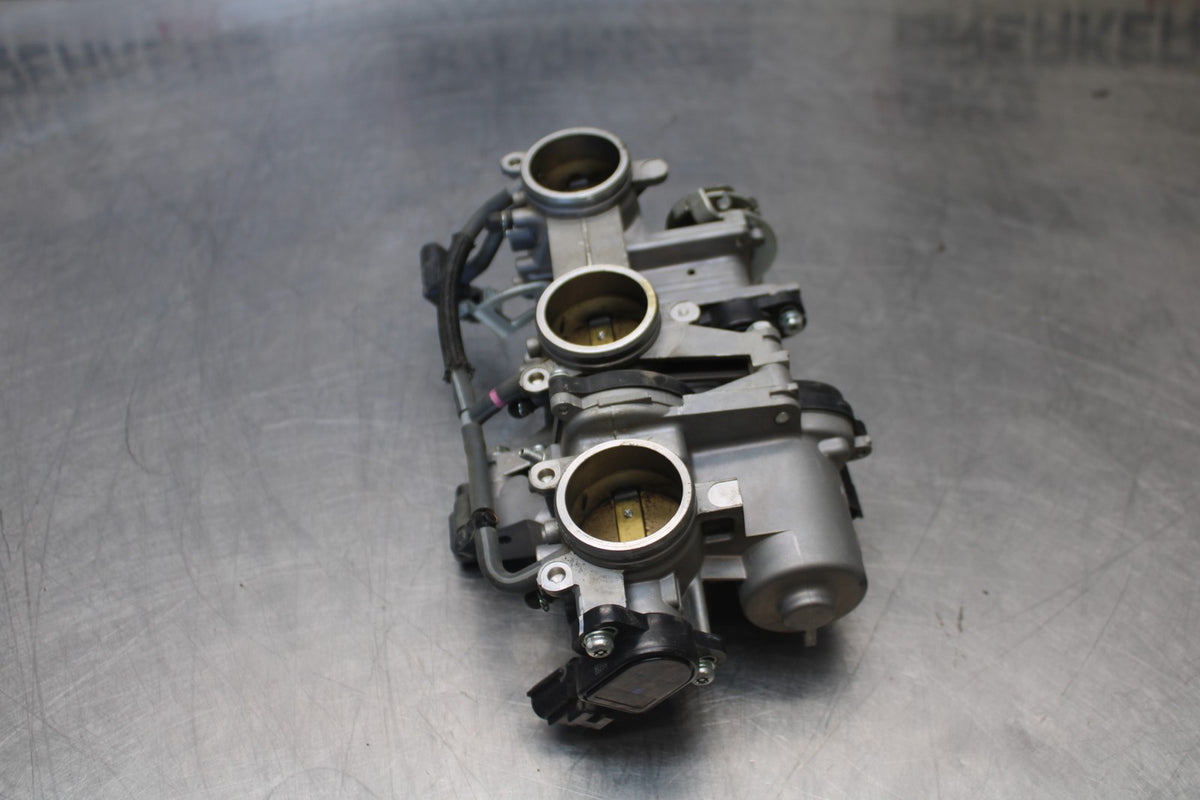 15-17 YAMAHA FJ09  THROTTLE BODIES BB906