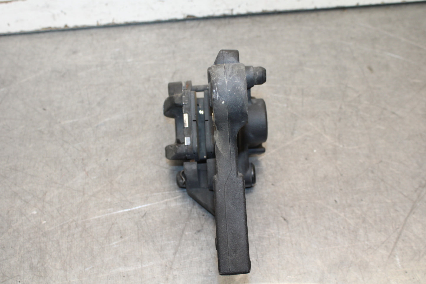 16 KAWASAKI NINJA ZX10R REAR BRAKE CALIPER W MOUNT BRACKET 43080-0097-DJ BB650