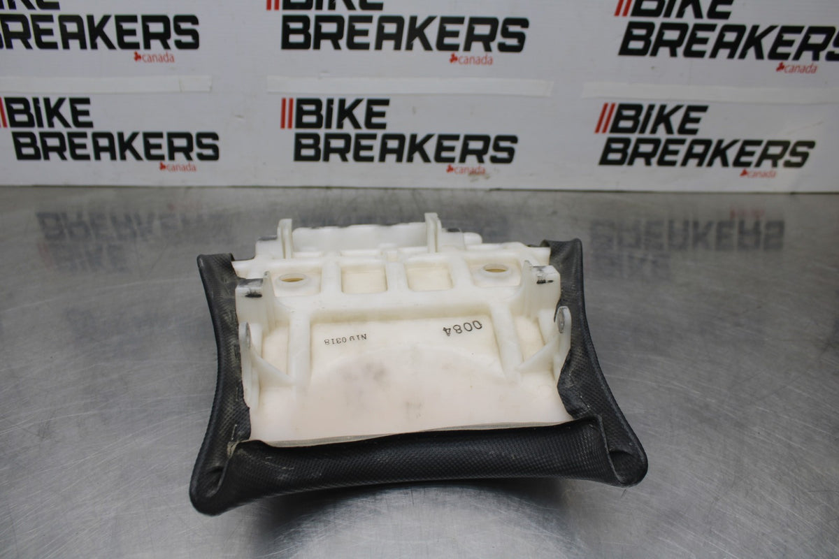 05-06 KAWASAKI NINJA ZX6R FRONT DRIVERS SEAT PAD SADDLE PILLION BB877