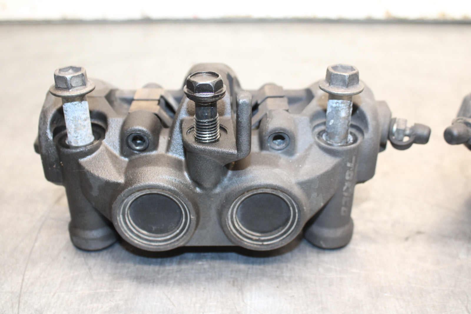 12-13 KAWASAKI Z1000 RIGHT LEFT FRONT BRAKE CALIPER SET PAIR CALIPERS BB743