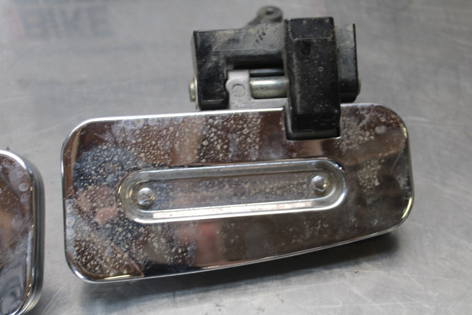 03-08 KAWASAKI VULCAN 1600 REAR PASSENGER FOOT STEP PEG SET PAIR BB196