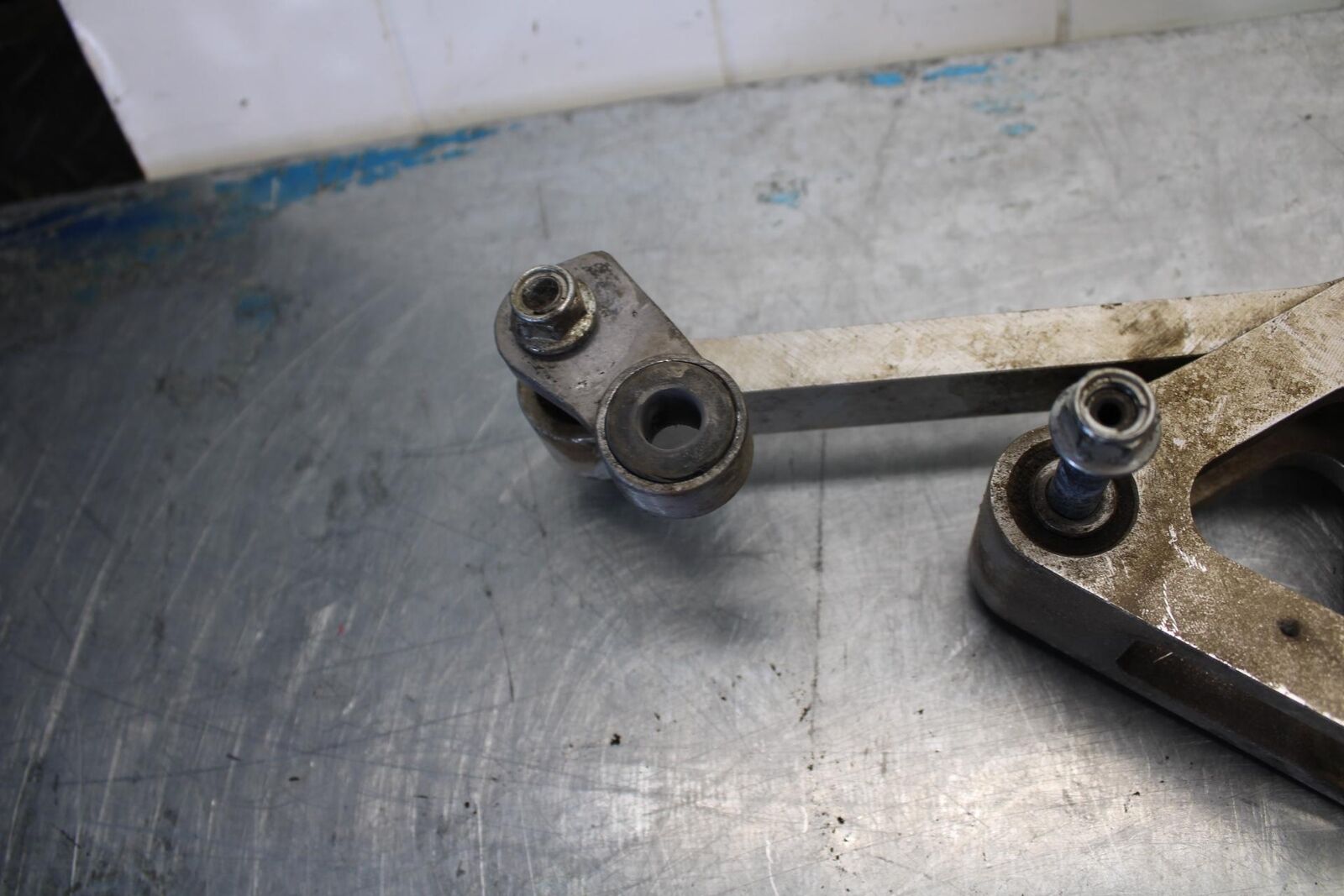 07-08 YAMAHA YZF R1 REAR DOGBONE SHOCK LINKAGE LINK 4C8-2217A-01-00 BB439