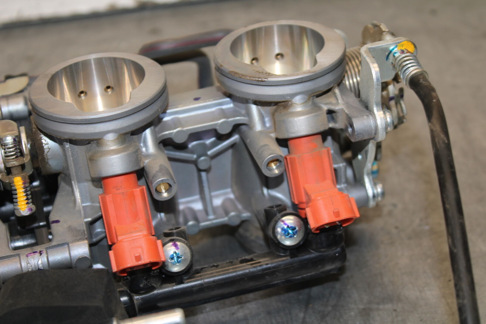 19-23 KAWASAKI NINJA ZX6R MAIN FUEL INJECTORS / THROTTLE BODIES BB701