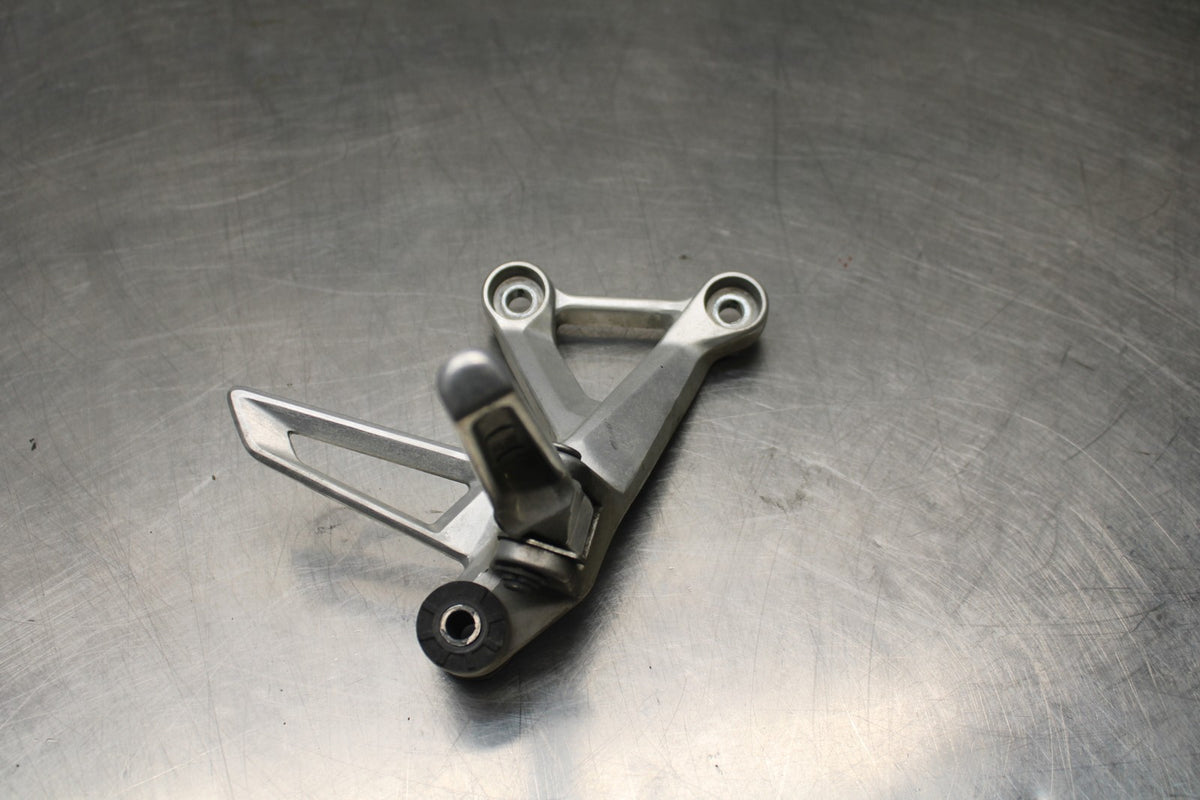 18 HONDA CB500F REAR BACK PASSENGER PEG SET PAIR BB861