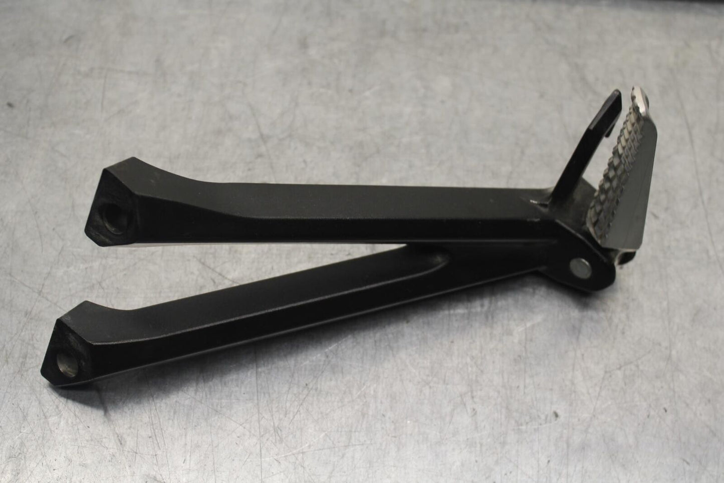 2011 Suzuki GSXR600 REAR BACK PASSENGER PEG SET PAIR BB602