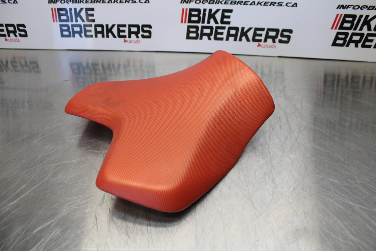 07 KAWASAKI Z1000 FRONT DRIVERS SEAT PAD SADDLE PILLION BB148