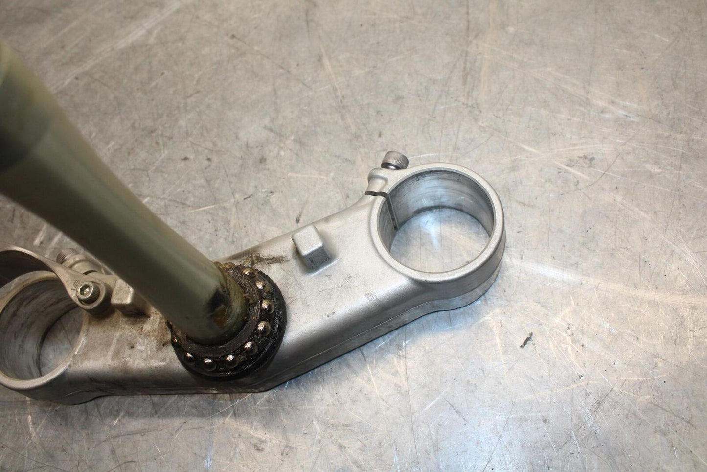 2013 Yamaha YZF R1  FORKS CLAMP LOWER TRIPLE TREE STEM 14B-23340-10-00  BB507
