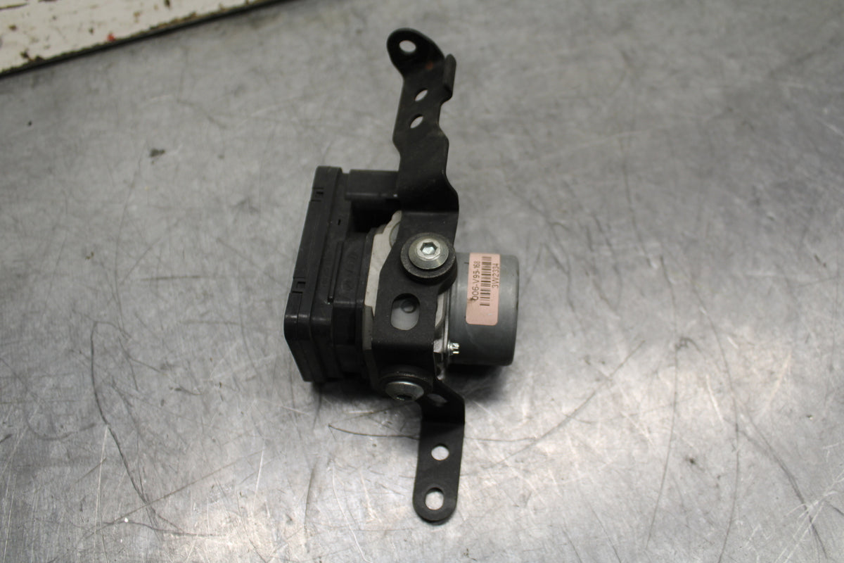 19-22 KAWASAKI Z400 ABS PUMP UNIT MODULE BB738