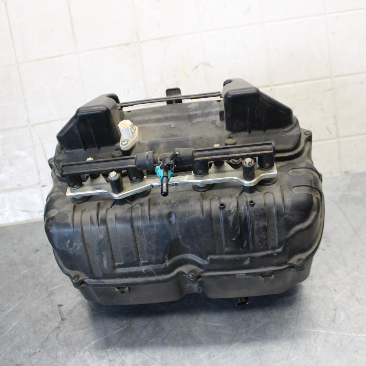 2011 Honda CBR600RR AIRBOX  INTAKE FILTER BOX 17220-MFJ-D00 17240-MFJ-D00 BB520