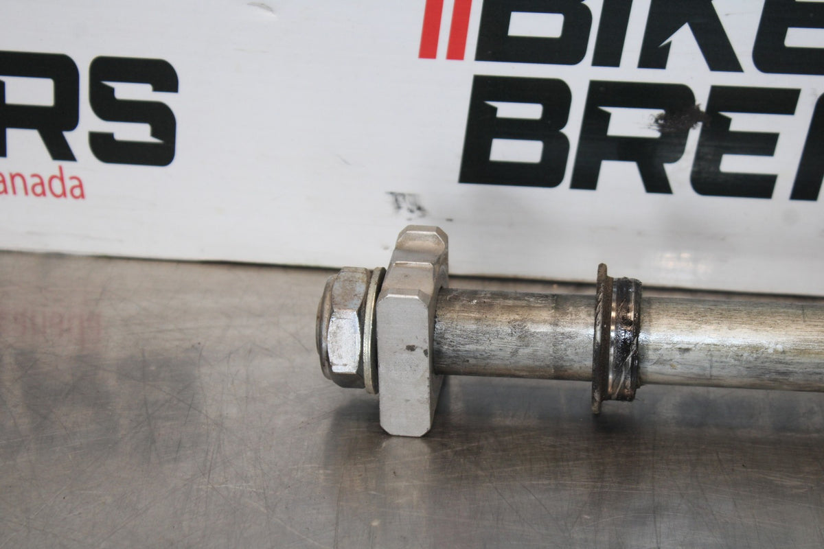 05-06 HONDA CBR600RR REAR AXLE BACK WHEEL RIM PIVOT BOLT AXEL BB893