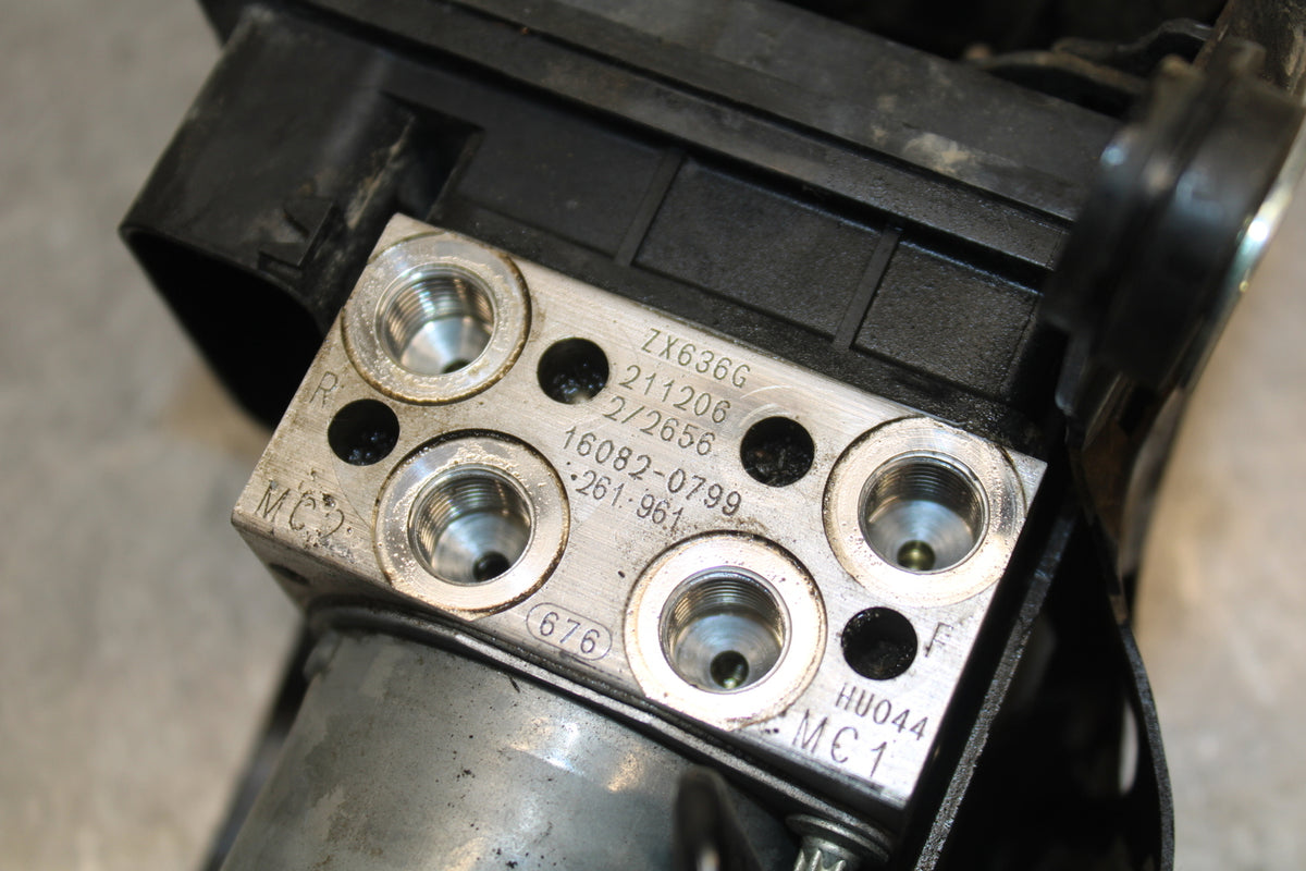 19-23 KAWASAKI NINJA ZX6R ABS PUMP UNIT MODULE BB701