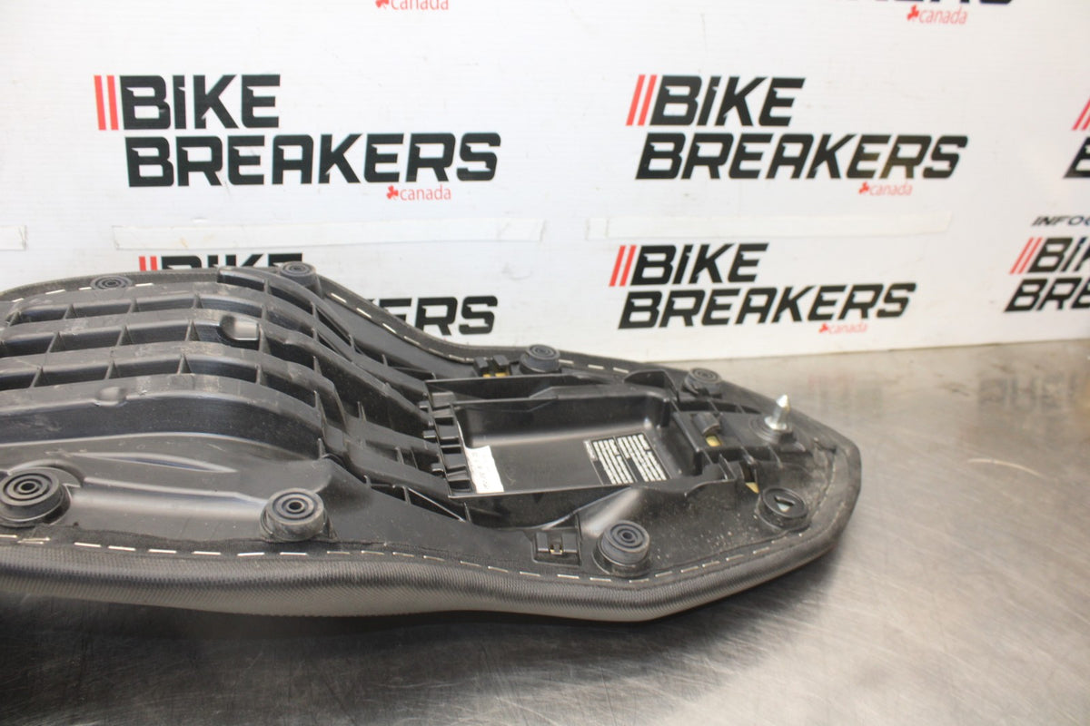 20-23 BMW F900R FRONT REAR SEAT SADDLE BB923
