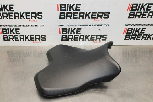 18 YAMAHA YZF R1  FRONT DRIVERS SEAT PAD SADDLE PILLION BB838