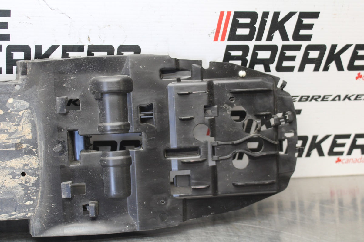 20 TRIUMPH STREET TRIPLE 765 REAR BACK TAIL UNDERTAIL BATTERY TRAY PLASTIC BB864