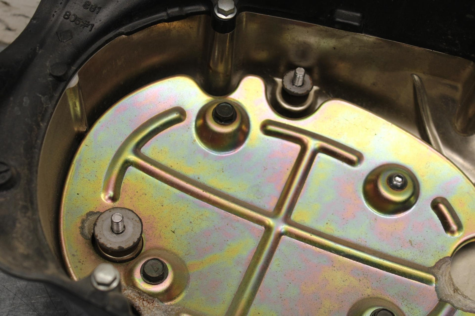 2005 Kawasaki Vulcan 1600 VN1600D Nomad ENGINE SPROCKET COVER BB556